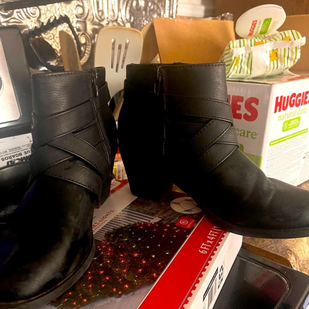 American Eagle boots